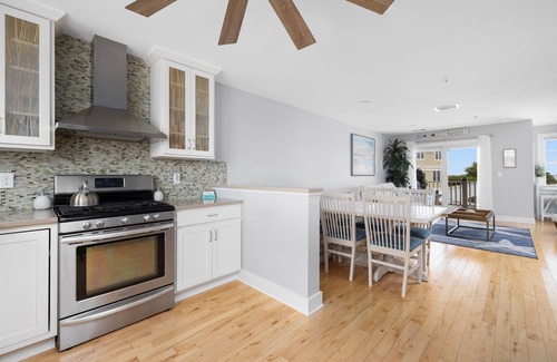 Jerusalem House | Beautiful Oceanview Townhouse in Narragansett RI with Private Beach Access