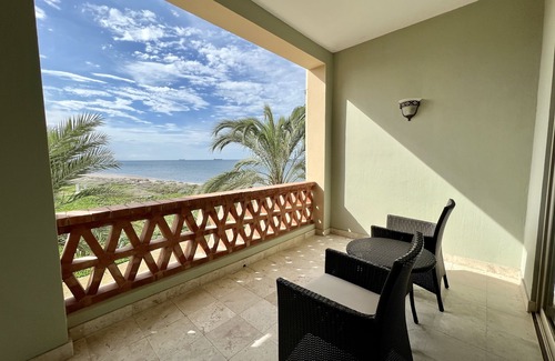 La Paz Apartment | Beguiling pool-ocean view unit