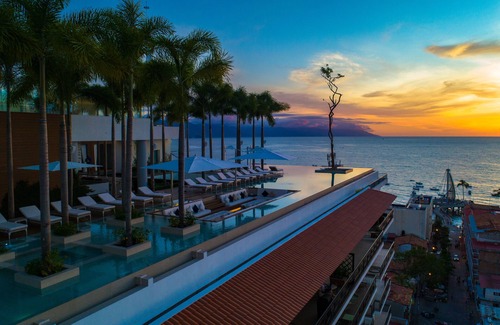 Romantic Zone Condo | Best Rooftop Romantic Zone 1 Bed 2 bath Ocean View