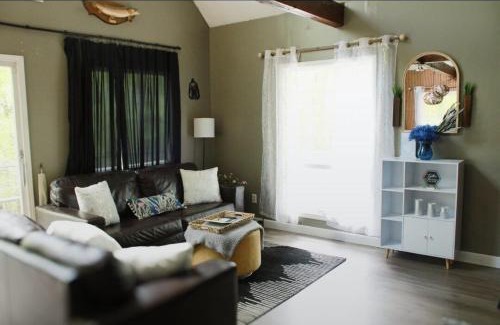 Farwell House | Bigfoot Retreat- ORV Trails- Private Lakes- Secret Game Room