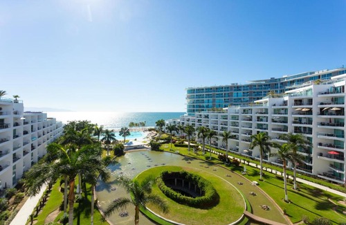 Flamingos House | Blue view beauty! Beachfront condo with large private terrace