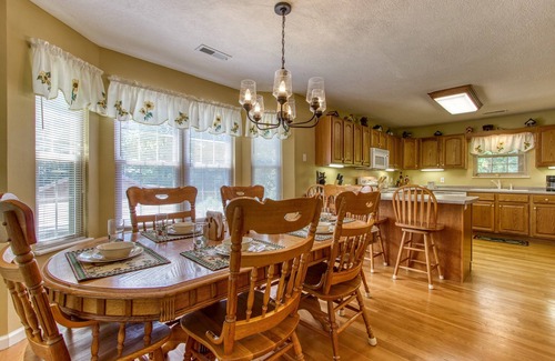 Pigeon Forge Cabin | Bluebird's Song by HoneyBearCabins