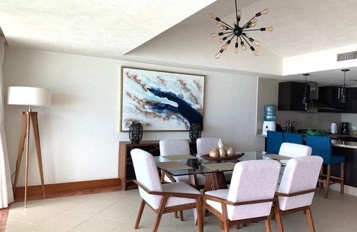 South Hotel Zone Apartment | Breathtaking Oceanfront view in a 2BD condo at the Grand Venetian