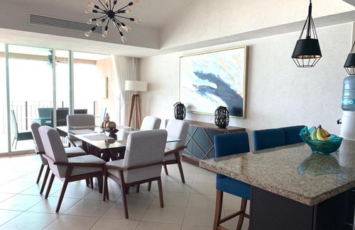 South Hotel Zone Apartment | Breathtaking Oceanfront view in a 2BD condo at the Grand Venetian