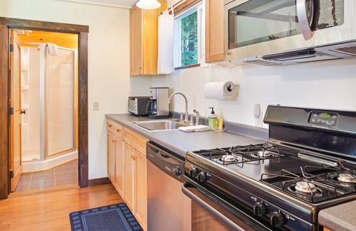 Mount Desert Cottage | Cabin ∙ 1 bedroom ∙ 2 guests