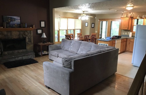 Byrdstown Cabin | Cabin on Dale Hollow Lake - Hike to lake