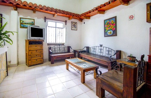 De Mexicanos Hostel | Capital O OYO Hotel Las Nubes Mercado de Dulces y Artesanías Ámbar, San Cristobal De Las Casas
