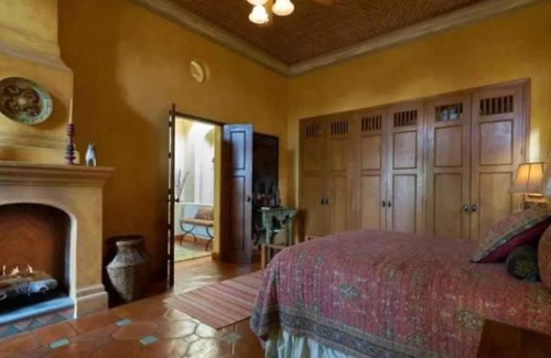 San Miguel de Allende House | Casa Alicia Luxurious 2 Bedroom Home with Fireplace