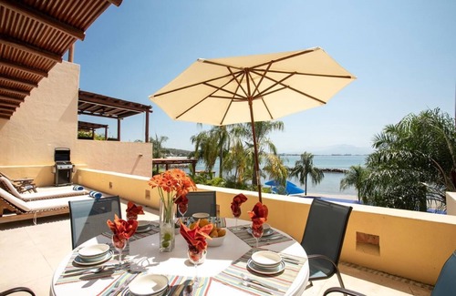 La Cruz de Huanacaxtle Condo | “Casa del Caracol Feliz” Oceanfront luxury Villa