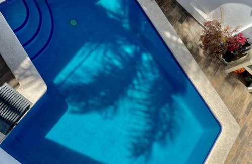 Zona Dorada House | Casa Sabalo para 30 Personas