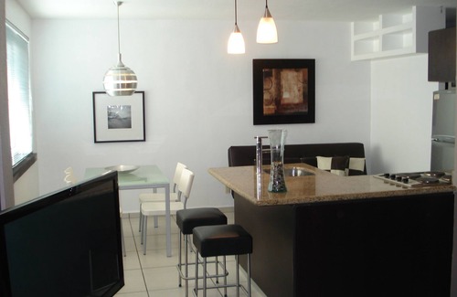 Alta Vista Apartment | Central located luxury studio, steps to all bars & restaurants,