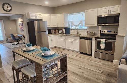 Historic District House | Charming 3-bedroom house in New Smyrna Beach with WiFi, AC and all amenities.