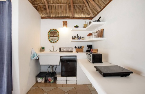 Emiliano Zapata House | Charming rooftop bungalow 1 block from the beach!