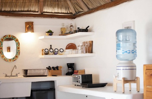 Emiliano Zapata House | Charming rooftop bungalow 1 block from the beach!