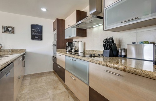 Pedregal Condo | Chic Cabo Condo - Walk to Marina & Downtown!