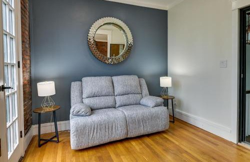 Cohoes Apartment | Contemporary Cohoes Retreat with Electric Fireplace!