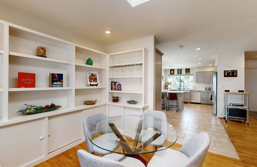 The Lakes House | Conveniently located house with private pool, W/D & kitchen