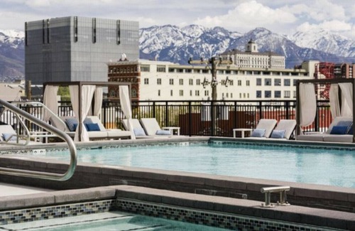 Rio Grande Apartment | Convention Ctr Lux 2BR Pool,Htub,Gym,Theatre,Pkg