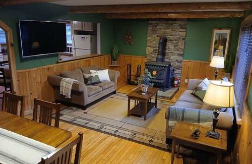 Woodgate House | Cozy Elm Retreat - Beautifully appointed home with lakerights to White Lake