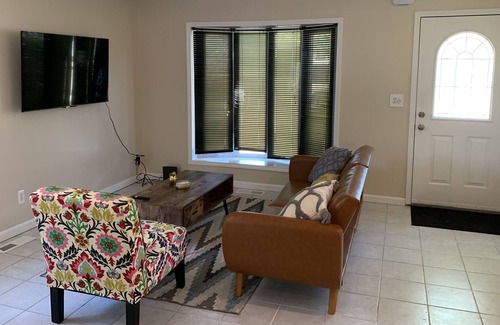 Madison Heights House | Cozy house - few minutes away to Royal OAK and Ferndale