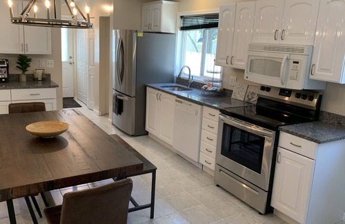Madison Heights House | Cozy house - few minutes away to Royal OAK and Ferndale