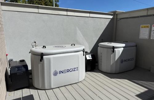 People's Freeway House | Cozy Ski Lodge 2BR 2BA Rooftop Garage