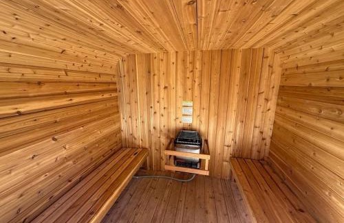 People's Freeway House | Cozy Ski Lodge 2BR 2BA Rooftop Garage