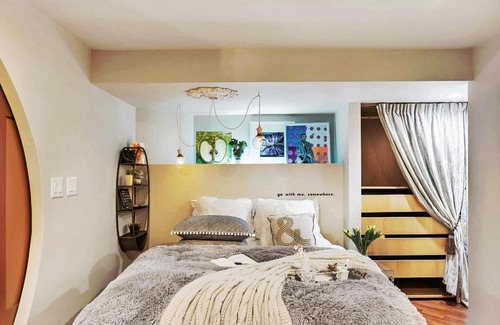 West Town Apartment | Designer Home in Ukrainian Village - Chicago