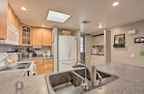 Casas Adobes House | Dog-Friendly Tucson Home w/Patio & Hot Tub