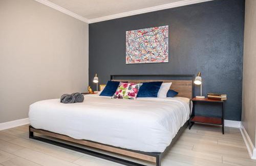 Downtown Atlanta House | Downtown! 24h Concierge! Private Balcony! 11K