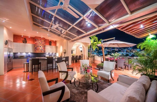 Downtown Puerto Vallarta Villa | DOWNTOWN VILLA AMAZING VIEWS FULL STAFF - 7 BD