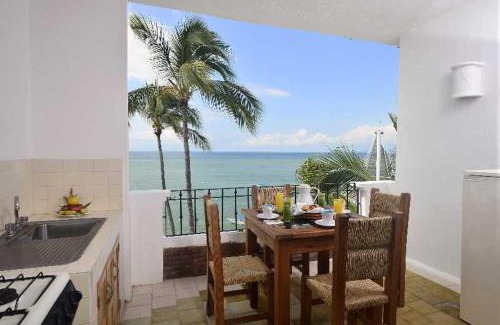 Amapas Hotel | Emperador Vallarta Beachfront Hotel and Suites