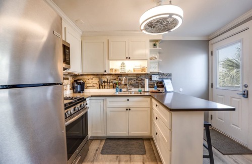Jacksonville Beach Apartment | Enjoy GEM 1 in Jax Beach |4 blocks to the Atlantic |Upstairs Apartment |Month Stays Ok |Shared Patio