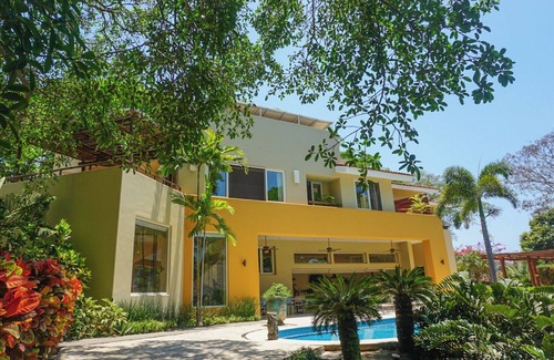San Francisco Villa | Exclusive Villa inside Gated community with ocean views