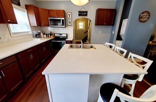 Indianapolis House | Experience Indianapolis living close to Lucas Oil Stadium