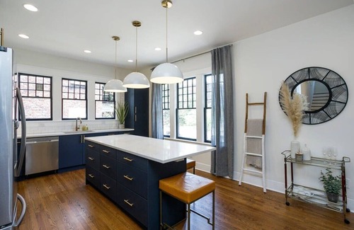 Hillsboro Village House | Feb. Sale! HotTub, Upscale Craftsman, Belmont Walk