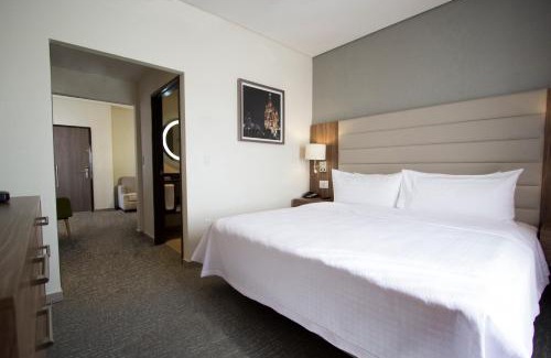 Silao Hotel | Fiesta Inn Suites Aeropuerto del Bajío