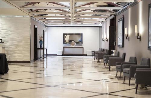 Downtown Detroit Hotel | Fort Pontchartrain Detroit, a Wyndham Hotel