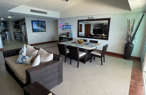 Colonia 5 de Diciembre Condo | GRAND VENETIAN, OCEAN FRONT CONDO