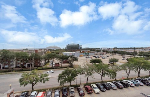 Texas Medical Center Apartment | Great Location with views, Minutes from Medical Center, MD Anderson, NRG Center