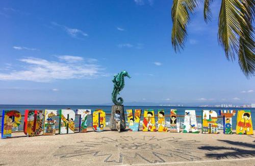 Las Glorias Apartment | Harbor 171 Beach Front High Rise