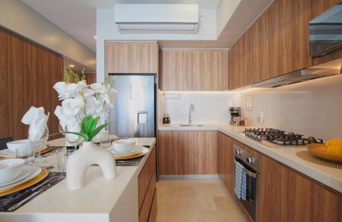 Las Glorias Apartment | Harbor 171 Beach Front High Rise