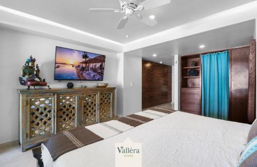 Las Glorias Apartment | Harbor 171, Luxury Couples Retreat, Beach front