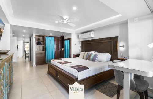 Las Glorias Apartment | Harbor 171, Luxury Couples Retreat, Beach front