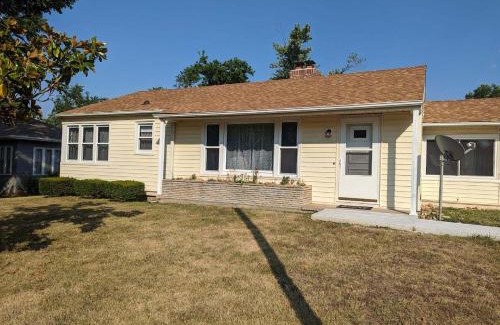 Saint Mary House | Hot Tub Hideaway Near Ste Genevieve