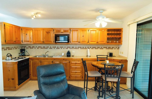 Campo de Golf Fonatur Condo | Hotel Zone condo, walking distance beach, pools and Jacuzzi, a centric place