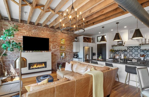 Burnsville Condo | In the heart of Burnsville- Walk to shops and restaurants! Elevator access!