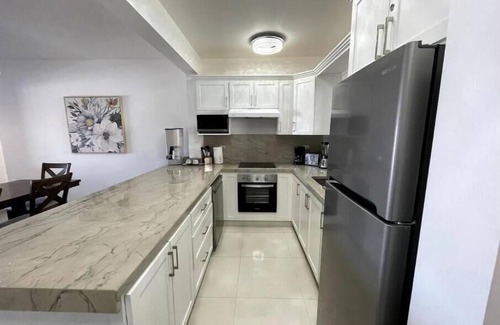 Zona Hotelera Condo | La Jolla Beach Paradise D104