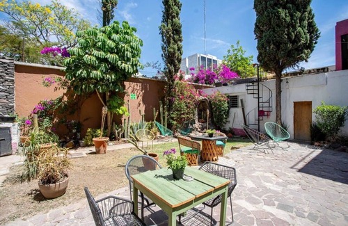 Lafayette House | La Paz & Love Hostel | Private Room l Pet Friendly