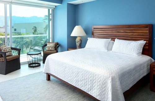 North Hotel Zone Condo | Large Beachfront Condo